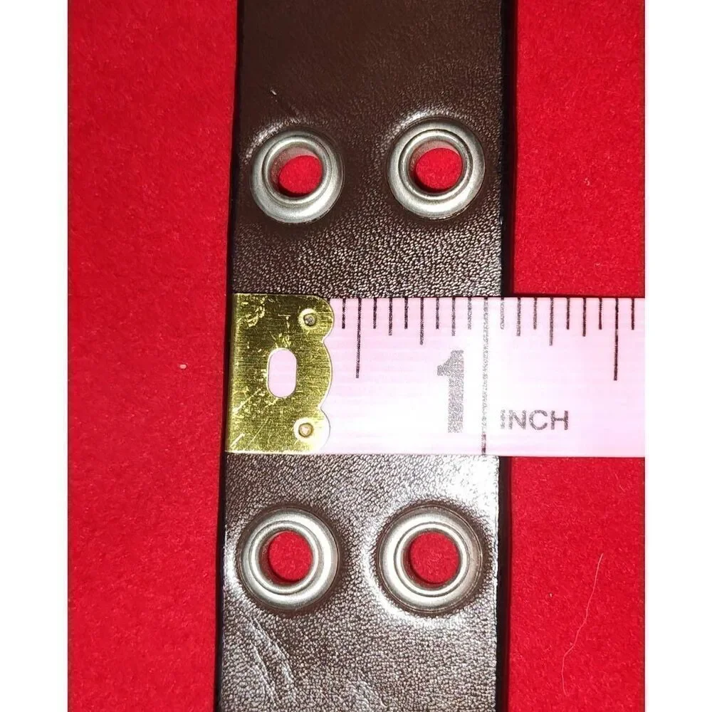 Levi's reversible brown/black belt grommets Size M 26-28. Some wear.